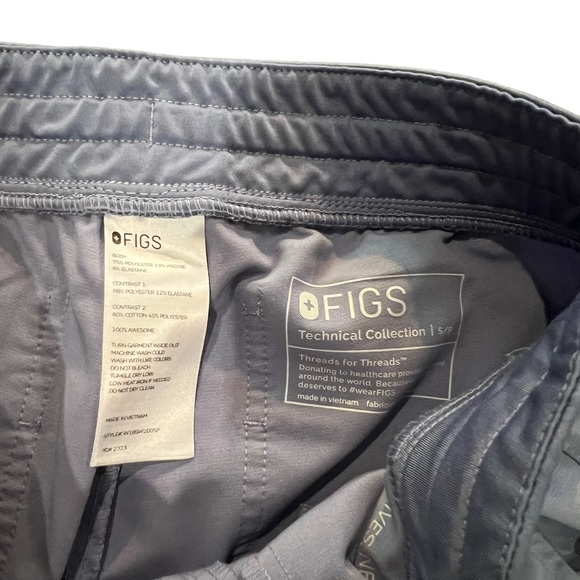 Figs Size Small Scrub Set Top & Joggers - Picture 5 of 9